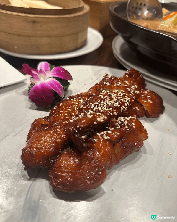 很出色的素菜，炒飯冇很輸，生炒骨很香脆！