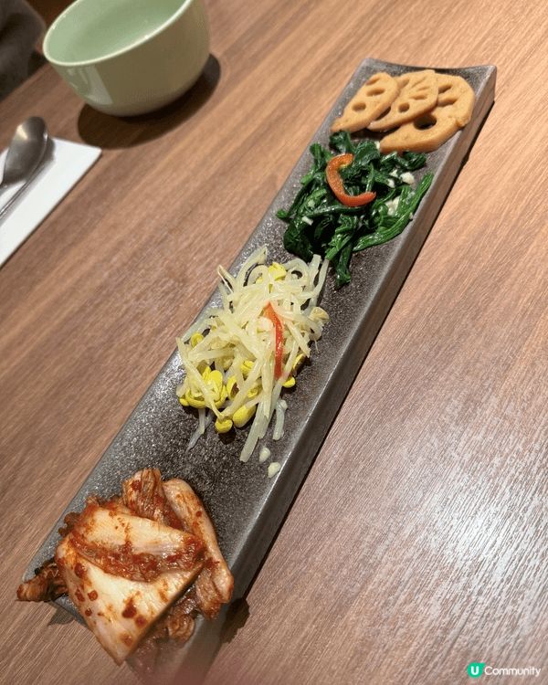 呢個韓國豬手真係好好食，好腍，每一口都充滿骨膠原，包埋菜食一...