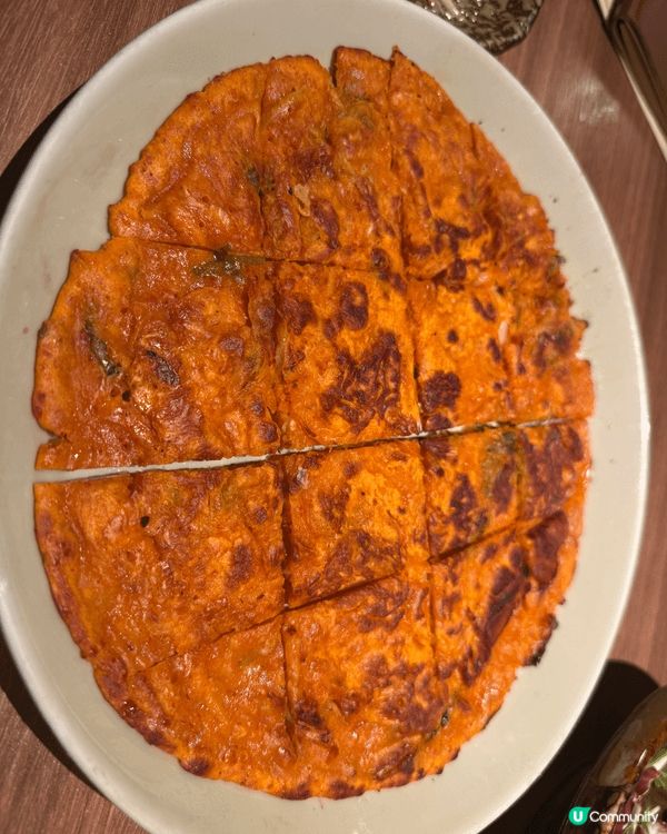 呢個韓國豬手真係好好食，好腍，每一口都充滿骨膠原，包埋菜食一...