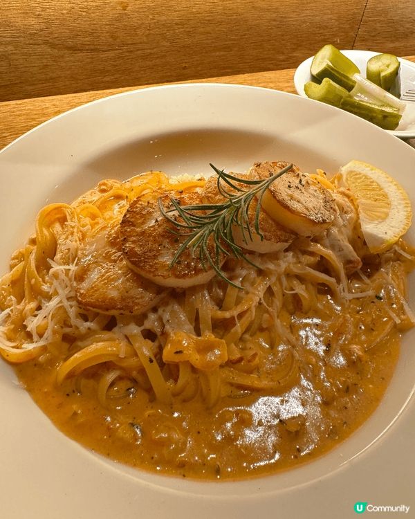 很好吃的韓國菜，鮑魚粥很鮮味，伴餐小菜很地道，還有韓西混合的...