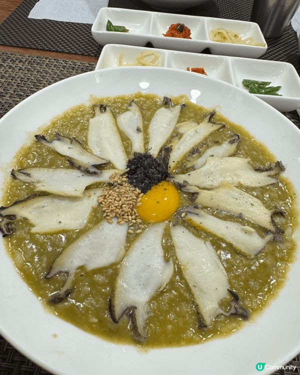 很好吃的韓國菜，鮑魚粥很鮮味，伴餐小菜很地道，還有韓西混合的...