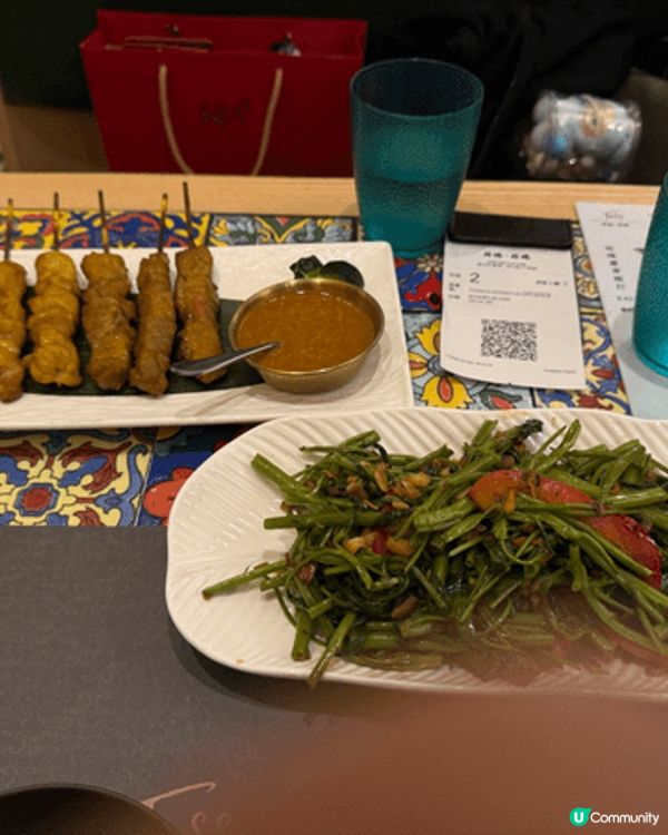 此間餐廳位於沙田新城市廣場第一期，以新加坡菜為主打，試咗焦糖...