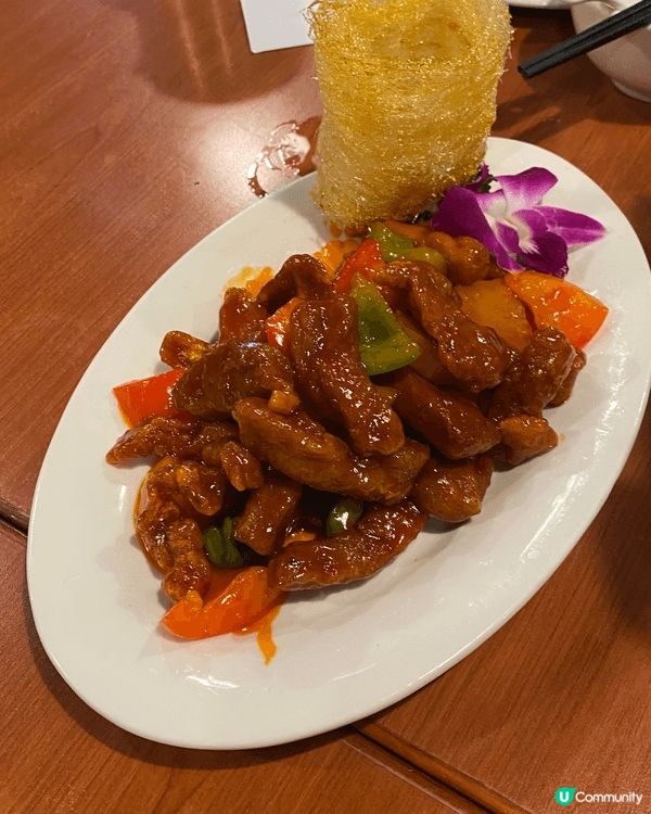 地點喺土瓜灣，價錢親民，糖絲牛腩仔，皮脆肉皮脆肉嫩，打卡又好...