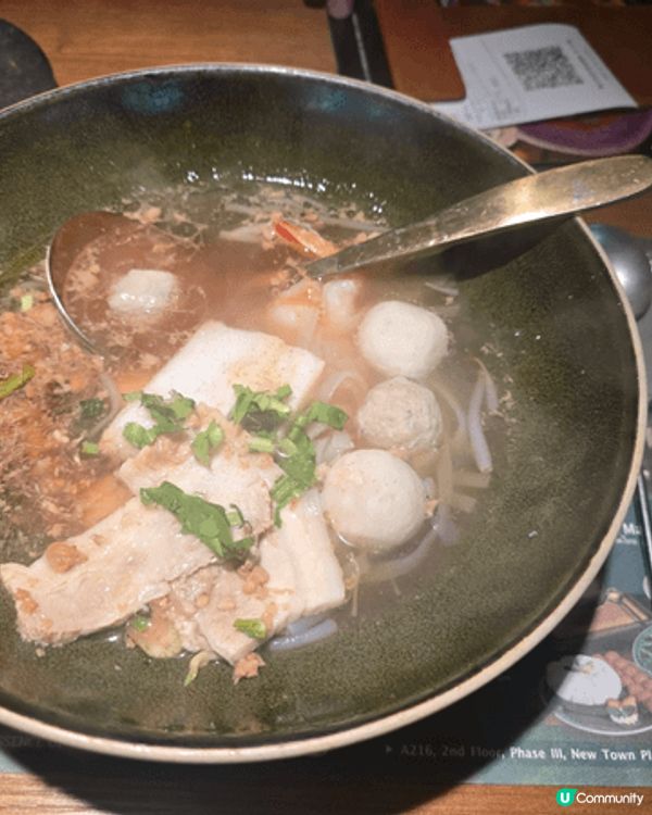 1) 蠔拉麵，廣島蠔肥美鮮甜，拉麵湯底托出蠔鮮味，好味好味好...