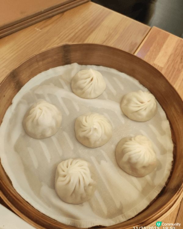 蘿蔔絲酥餅, 小籠包, 炒飯...等等, 都是在餐廳內食, ...