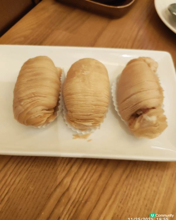 蘿蔔絲酥餅, 小籠包, 炒飯...等等, 都是在餐廳內食, ...