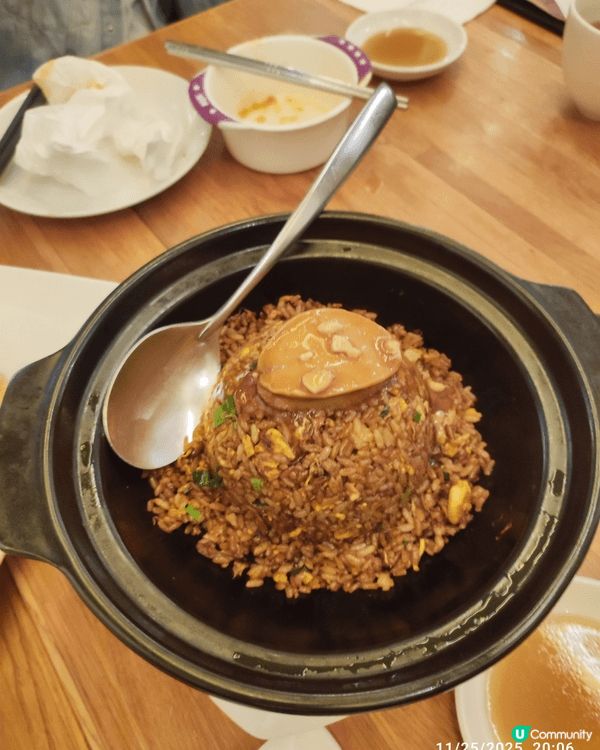 蘿蔔絲酥餅, 小籠包, 炒飯...等等, 都是在餐廳內食, ...