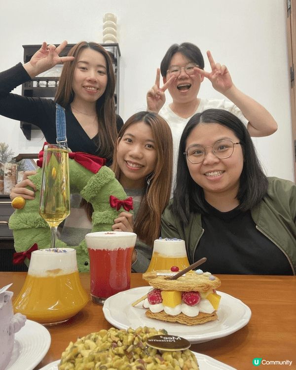 呢間係深圳嘅一間甜品小店，叫蜜研日常，同3個朋友去食，店內有...