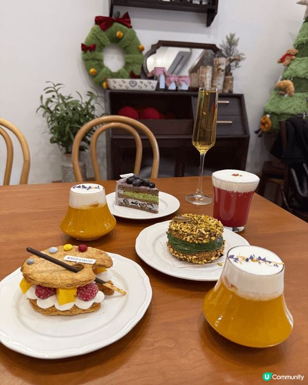 呢間係深圳嘅一間甜品小店，叫蜜研日常，同3個朋友去食，店內有...