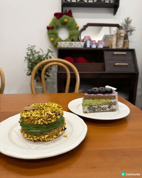 呢間係深圳嘅一間甜品小店，叫蜜研日常，同3個朋友去食，店內有...