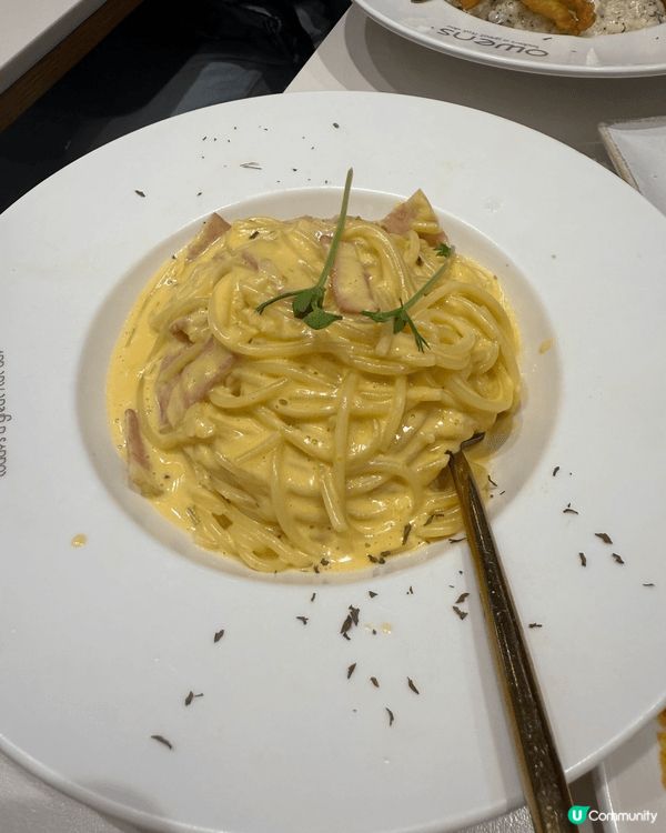 1) 碎蛋沙律-佢既做法比較特別，沒有蛋白，只係新鮮蔬菜上面...