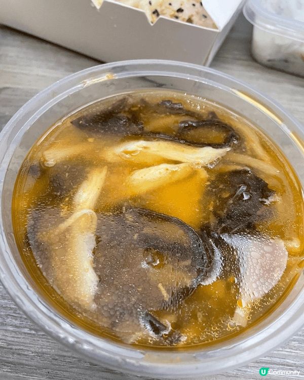 上環的尚海人家---外皮一邊脆、一邊軟，加上黑芝麻，內裏的肉...