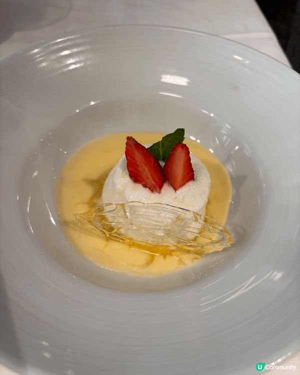 皇家加勒比海洋光譜號其中一間免費餐廳，叫煮餐廳，服務好，早午...