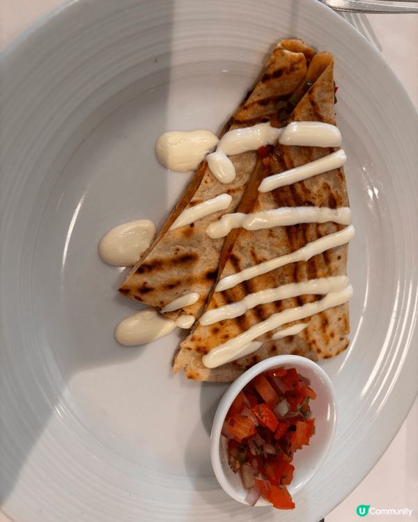 皇家加勒比海洋光譜號其中一間免費餐廳，叫煮餐廳，服務好，早午...