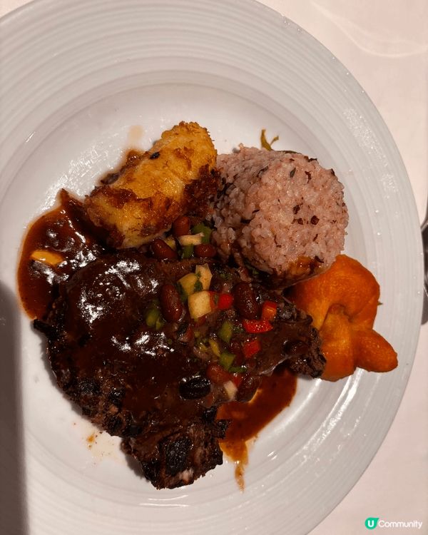 皇家加勒比海洋光譜號其中一間免費餐廳，叫煮餐廳，服務好，早午...