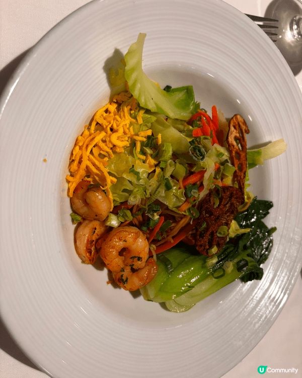 皇家加勒比海洋光譜號其中一間免費餐廳，叫煮餐廳，服務好，早午...