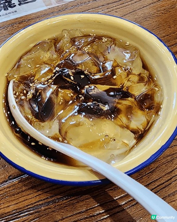 有國内肉骨麵，炸雲吞和新鮮生及糖水，非常美味及價錢便宜