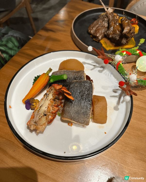 講到美食，要分享一下我地一家人係聖誕節既大餐。位於荃灣海之戀...