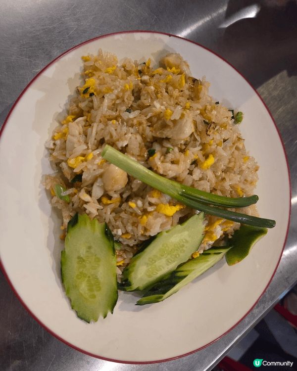 這家餐廳的泰式料理色香味俱全，炸玉米餅酥脆香甜，搭配濃郁醬汁...