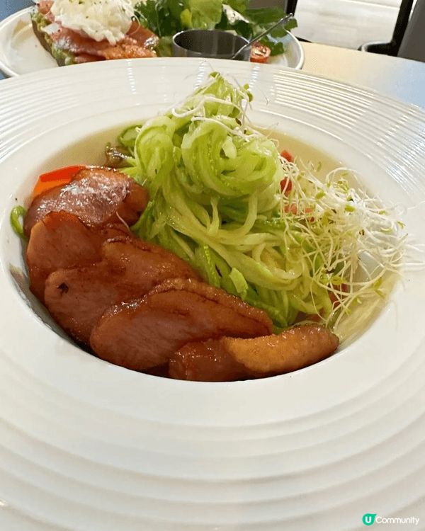 放假同老best去食嘢，依間coffee shop裝修好靚❤...