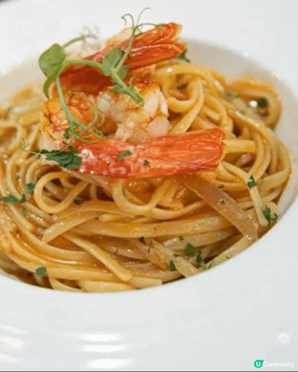 放假同老best去食嘢，依間coffee shop裝修好靚❤...