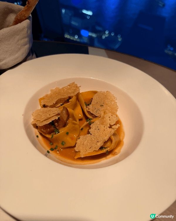 這家是位於北京道1號的意大利餐廳，享有360度維港景色。餐廳...