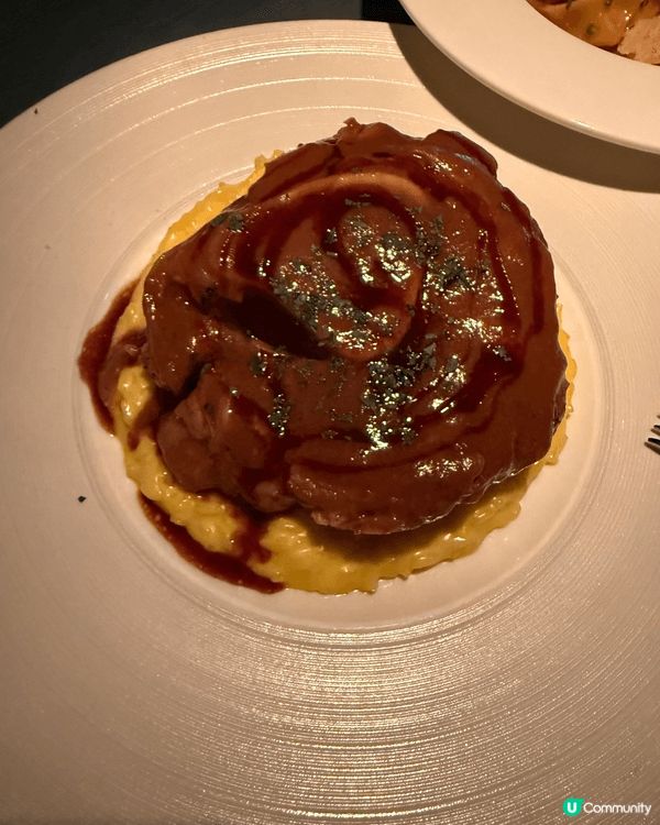 這家是位於北京道1號的意大利餐廳，享有360度維港景色。餐廳...