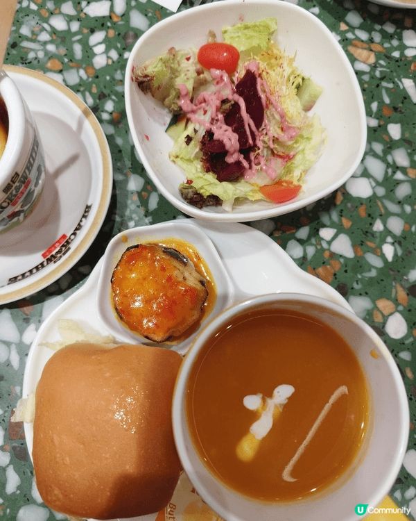 焗豬扒飯、雜扒餐和前菜，價錢$166兩個餐，但是焗豬扒飯是完...