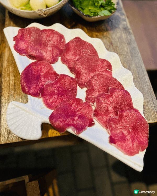 去蘇州體驗左一次蘇式火鍋，我地搵左間火鍋店，可以係護城河邊一...