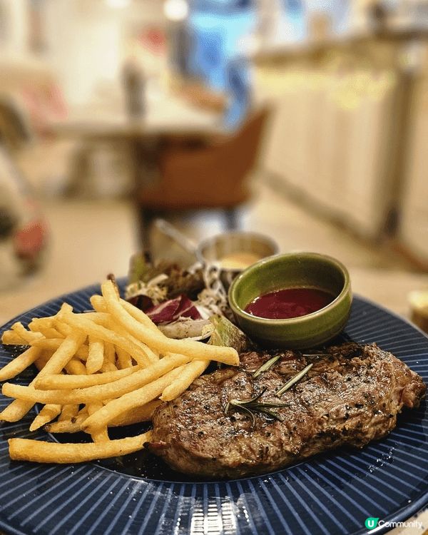 串燒很有炭火味道、薄切泰式辣汁煙三文魚 推介 很開胃