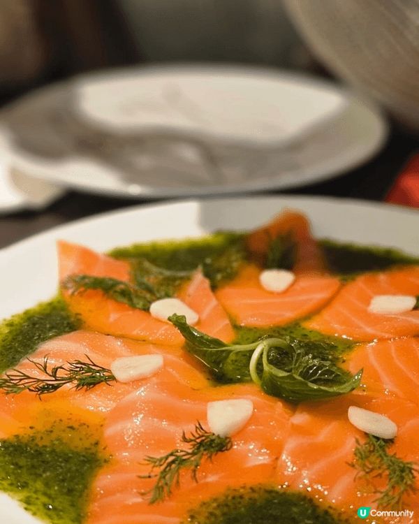 串燒很有炭火味道、薄切泰式辣汁煙三文魚 推介 很開胃