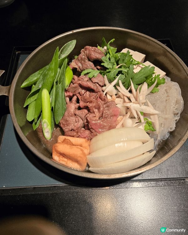 壽喜燒，牛肉嫩滑，好味道，加了蛋汁更顯牛肉汁之鮮味，十分好味...