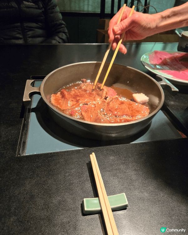 壽喜燒，牛肉嫩滑，好味道，加了蛋汁更顯牛肉汁之鮮味，十分好味...
