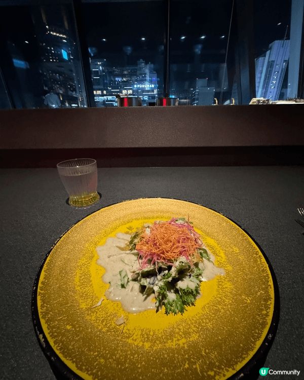 鐵板燒是一種極富魅力的用餐體驗，推薦原因在於其「視覺、聽覺、...