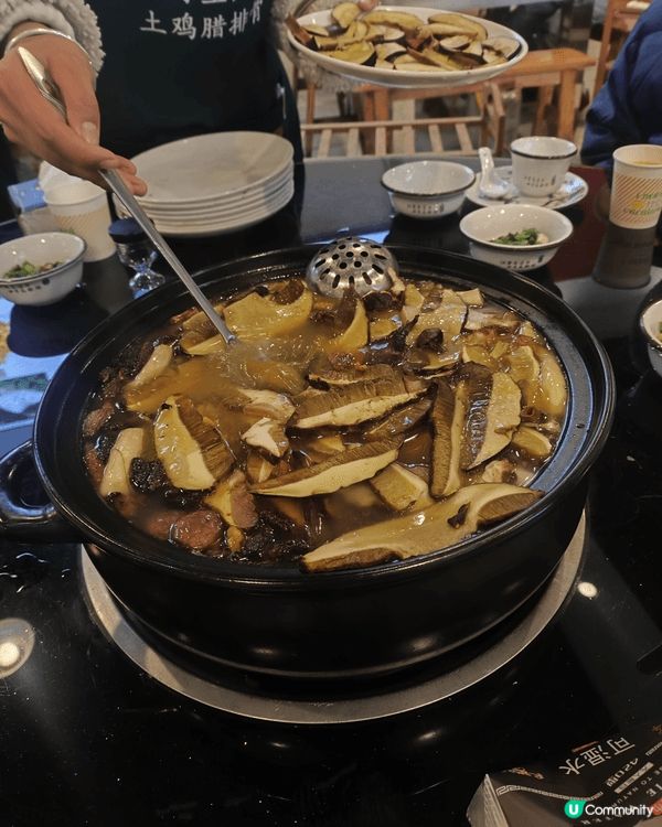 雲南的美食，菌菇種類非常多，而且很新鮮，味道也很好