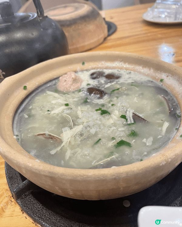 第一次試中山粥底火鍋，非常有新鮮感！粥底綿滑，火鍋配料每碟$...