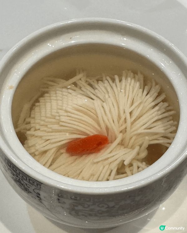 駿睿軒私房菜，位於銅鑼灣有馬場景，名菜國宴雞，手工複雜，傳統...