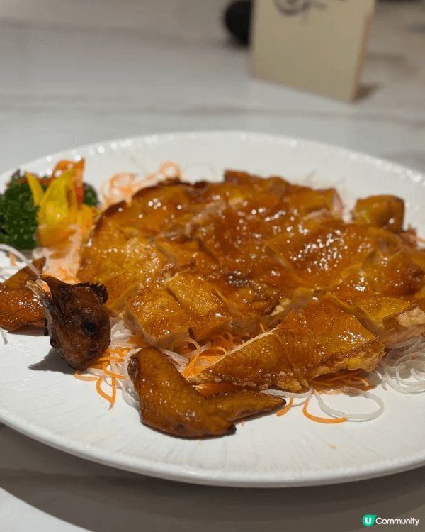 駿睿軒私房菜，位於銅鑼灣有馬場景，名菜國宴雞，手工複雜，傳統...