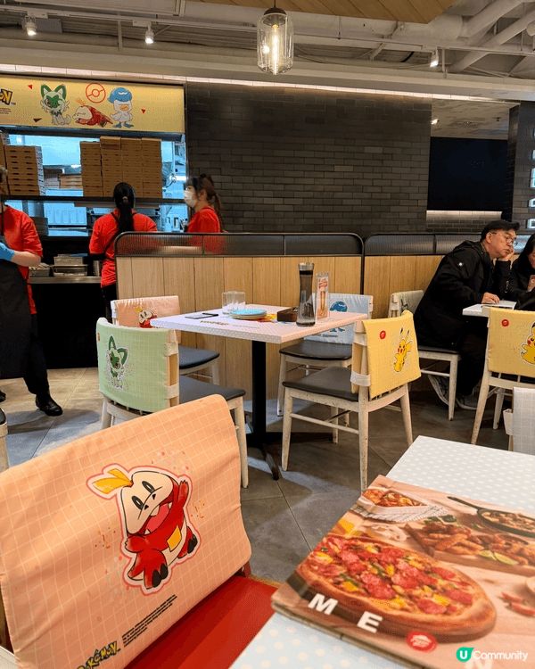 新港城的Pizza Hut 最新成為Pokémon 主題店，...