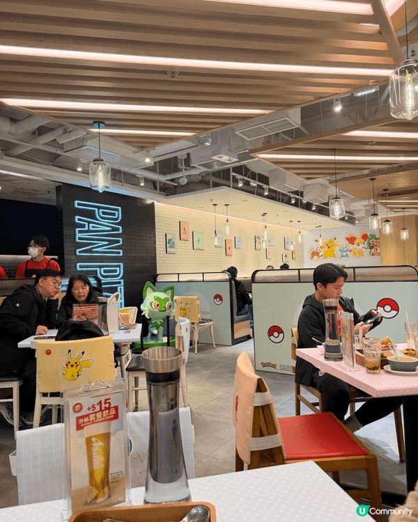 新港城的Pizza Hut 最新成為Pokémon 主題店，...