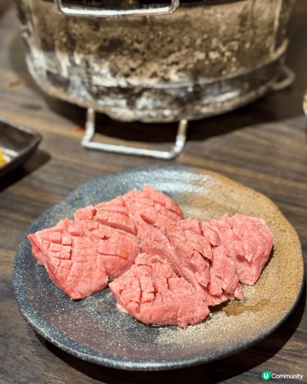 位於大阪嘅忍鬨燒肉，肉款選擇多，全部都好高質👍🏻最推介厚切葱...