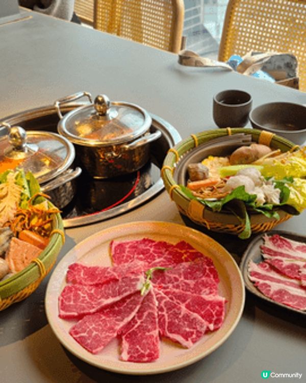 在上環的方叔叔火煱，中午有一人煱套餐，可以book位，CP值...