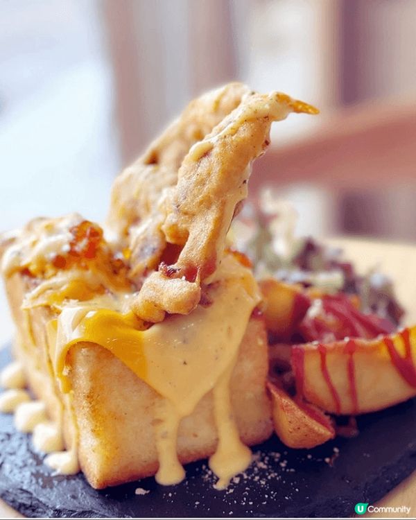 呢間餐廳環境非常好，坐得又舒服，甜品賣相相當精緻，打卡一流，...