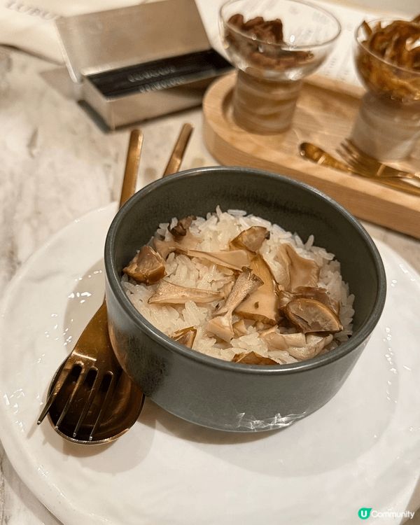 大館對面的素菜fine dinning. 食物水準高，食材特...