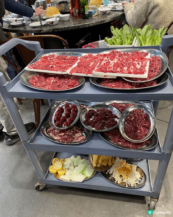 最近参加咗一個旅遊團，兩天食足八餐，其中一餐是任食各類牛肉火...