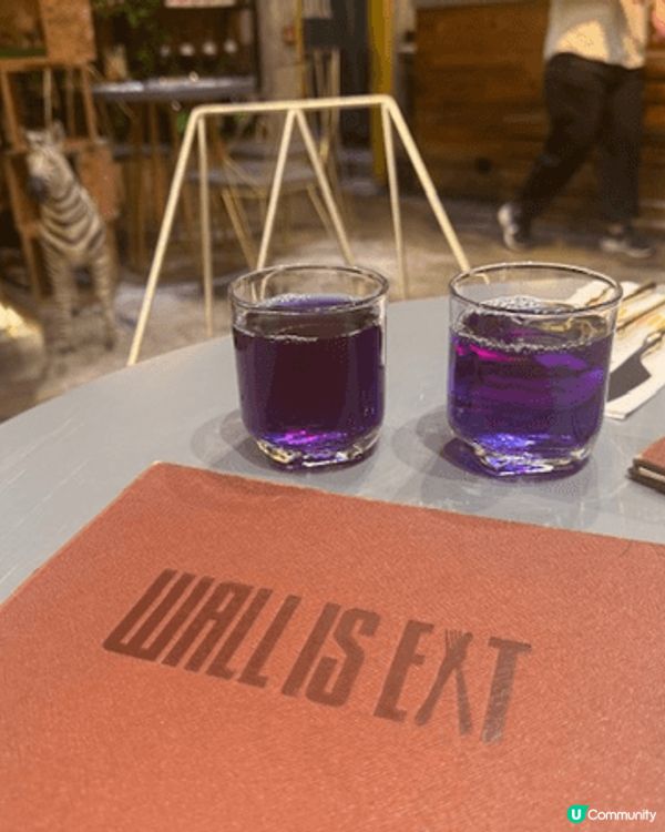 在油麻地M1酒店1樓的慢理牆城用餐是一個愉快的體驗。餐廳的裝...