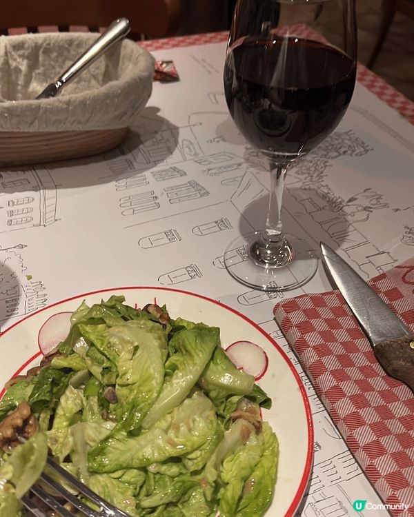 推薦La Vache嘅牛扒，兩個人食都食唔晒，食到勁飽，薯條...