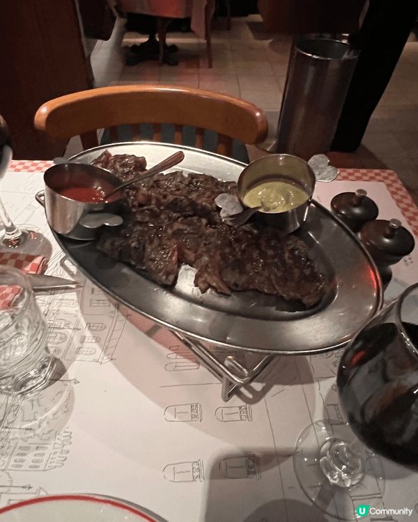 推薦La Vache嘅牛扒，兩個人食都食唔晒，食到勁飽，薯條...