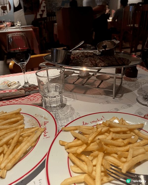 推薦La Vache嘅牛扒，兩個人食都食唔晒，食到勁飽，薯條...