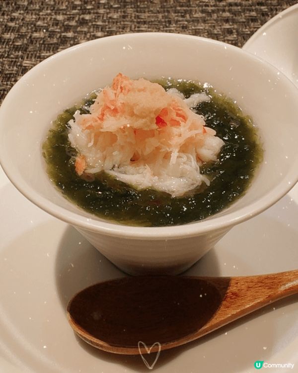 香港的Sukiyaki Mori餐廳提供獨特的壽喜燒體驗，肉...